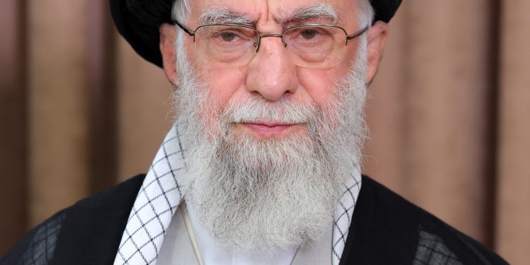 Timur Tengah Membara: AS Kerahkan Armada Tempur, Iran Ancam Perang Skala Penuh