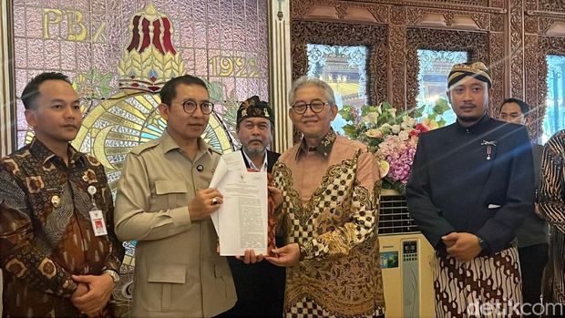 Revitalisasi Keraton Surakarta: Fadli Zon Mandatkan KGPA Tedjowulan Pimpin Konservasi