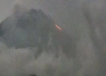 Aktivitas Meningkat, Gunung Merapi Semburkan Lava Pijar 5 Kali dengan Kegempaan yang Terus Bertambah