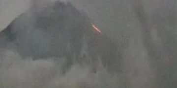 Aktivitas Meningkat, Gunung Merapi Semburkan Lava Pijar 5 Kali dengan Kegempaan yang Terus Bertambah