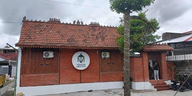Menyelami Harmoni Klasik dan Modernitas di Villa Ndalem Argupta Wonosobo