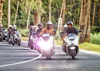 Gaya Nyentrik Bupati Magelang: Pimpin Touring ke Telomoyo Sambil Evaluasi ASN