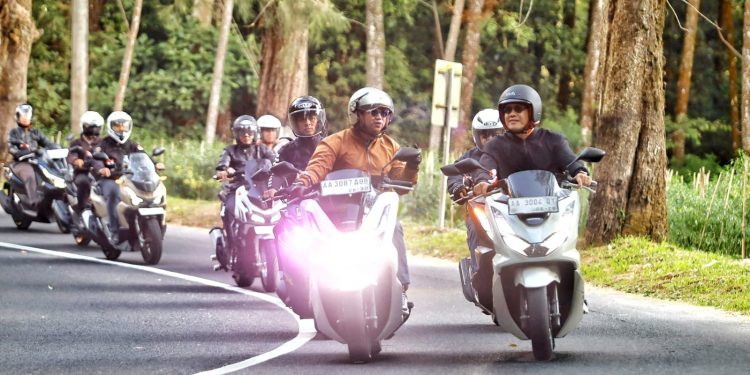 Gaya Nyentrik Bupati Magelang: Pimpin Touring ke Telomoyo Sambil Evaluasi ASN