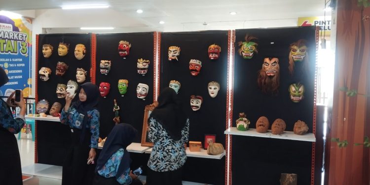 Membangun Kesejahteraan Masyarakat Melalui Karya Seni