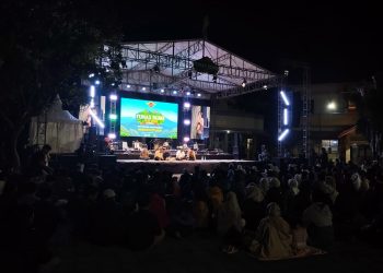 Menggagas Kelestarian Bumi Bersama Rocky Gerung Dan Sabrang MDP