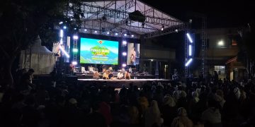 Menggagas Kelestarian Bumi Bersama Rocky Gerung Dan Sabrang MDP