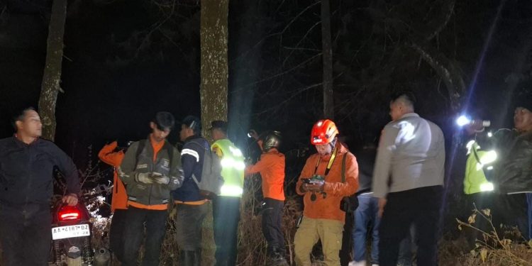 Api Berhasil Dipadamkan Tim gabungan dan Relawan di Hutan Pinus Wonosobo
