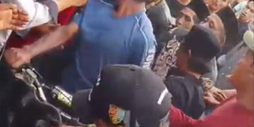 SM/Ist.Tangkap layar video RICUH : Antar Kubu Pendukung Ricuh Setelah Pengambilan Nomor Urut Bakal Calon Kepala Desa di Desa Batursari Kecamatan Sapuran, Kabupaten Wonosobo (28/9)