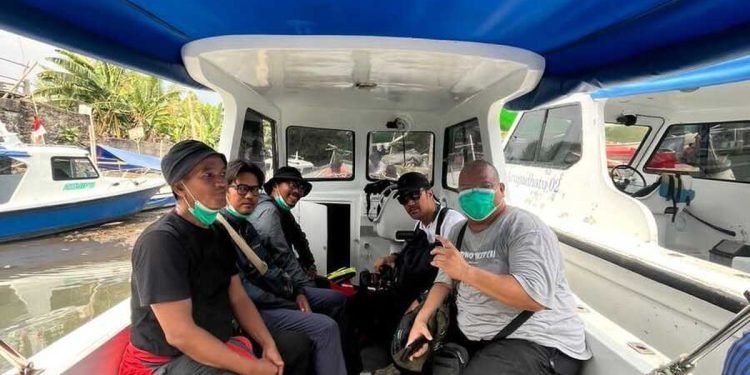 Isak Tangis dan Harapan di Tengah Ketidakpastian, Keluarga Doakan Wartawan Hilang Kontak Saat Liputan Erupsi Anak Krakatau