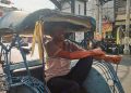 SM/Dok : Muhlasin seorang tukang becak konvensional yang mangkal di Pasar Rejowinangun, Kota Magelang untuk mencari penumpang.