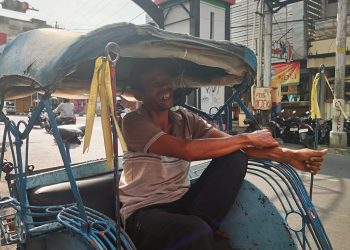 SM/Dok : Muhlasin seorang tukang becak konvensional yang mangkal di Pasar Rejowinangun, Kota Magelang untuk mencari penumpang.