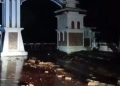 Banjir bandang kawasan kompleks Kantor Bupati Solok. (Sumber: X/@Mongsokepungkur)