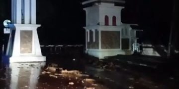 Banjir bandang kawasan kompleks Kantor Bupati Solok. (Sumber: X/@Mongsokepungkur)