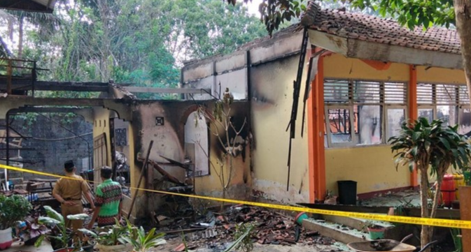Korsleting Listrik Diduga Menyebabkan Kebakaran di Perpustakaan SMPN 1 Tegalrejo Magelang
