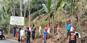 Warga Sambeng Bergotong Royong Pasang Bendera Setengah Tiang Tolak Penambangan Progo
