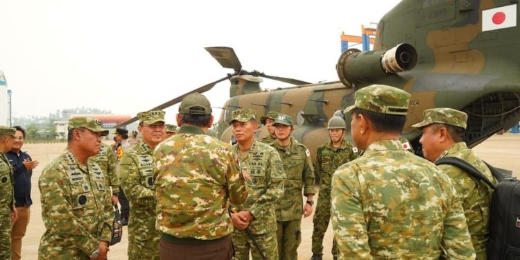 Apresiasi Respon Cepat Pemadaman Karhutla, Menhan Sjafrie Sambangi Armada Militer Jepang
