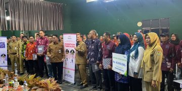 Pemkot Magelang dan BPJamsostek Serahkan Honorarium Serta Santunan Kematian bagi Perangkat RT/RW