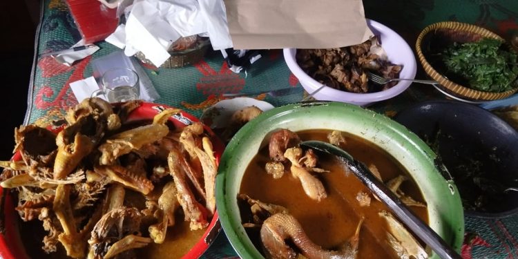 Dapur Tradisional, Rasa Legendaris : Warung Enthok Bu Siti