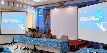 SM/Dok PEMAPARAN MATERI : Narasumber Memberikan Materi Mengenai Litersi Informasi di Ruang Dinas Arpusda Wonosobo
