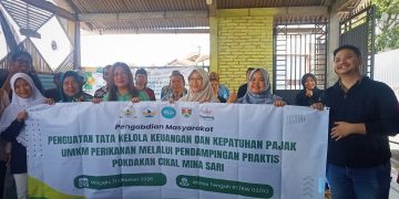 SM/Dok : Tim Pengabdian Masyarakat Untidar bersama Anggota Pokdakan Mina Cikal Sari melakukan foto bersama usai sosialisasi.