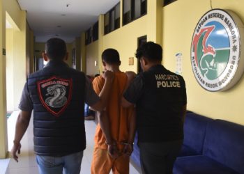 SM/Dok TERSANGKA : Pria Inisial C Tersangka Kasus Tindak Pidana Narkotika Jenis Sabu Diperiksa Di Kantor Satresnarkoba Polres Wonosobo