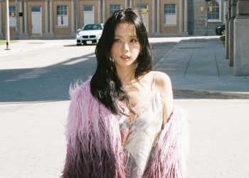 Unik dan Manis, Jisoo BLACKPINK Luncurkan Lightstick Solo Usung Konsep Es Krim Cone