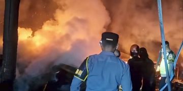 Api Melahap Gudang Bahan Baku Triplek Dini Hari