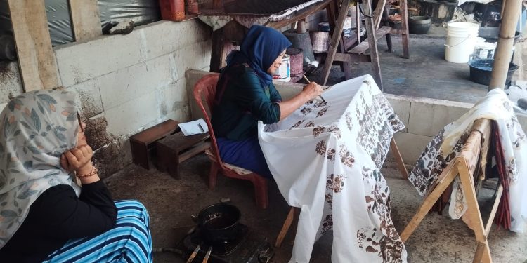 Memahat Identitas Wonosobo Lewat Lembaran Kain Batik Carica Lestari