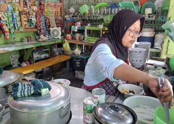 Warung Burjo Legendaris di Magelang Pertahankan Harga Terjangkau Bagi Mahasiswa
