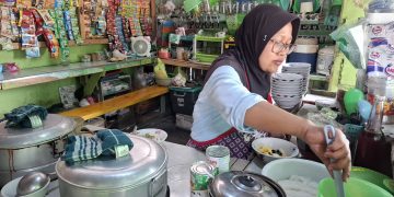 Warung Burjo Legendaris di Magelang Pertahankan Harga Terjangkau Bagi Mahasiswa